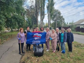 Елена Рязанцева: Самое активное участие в общегородском субботнике приняли сотрудники образования Пролетарского района!