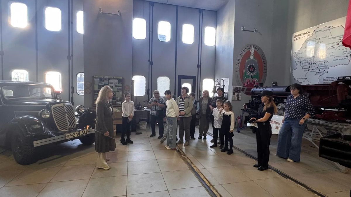 Транспортные полицейские Донецка организовали для детей экскурсию в музей истории железной дороги Транспортные полицейские Донецка организовали для детей экскурсию в музей истории железной дороги