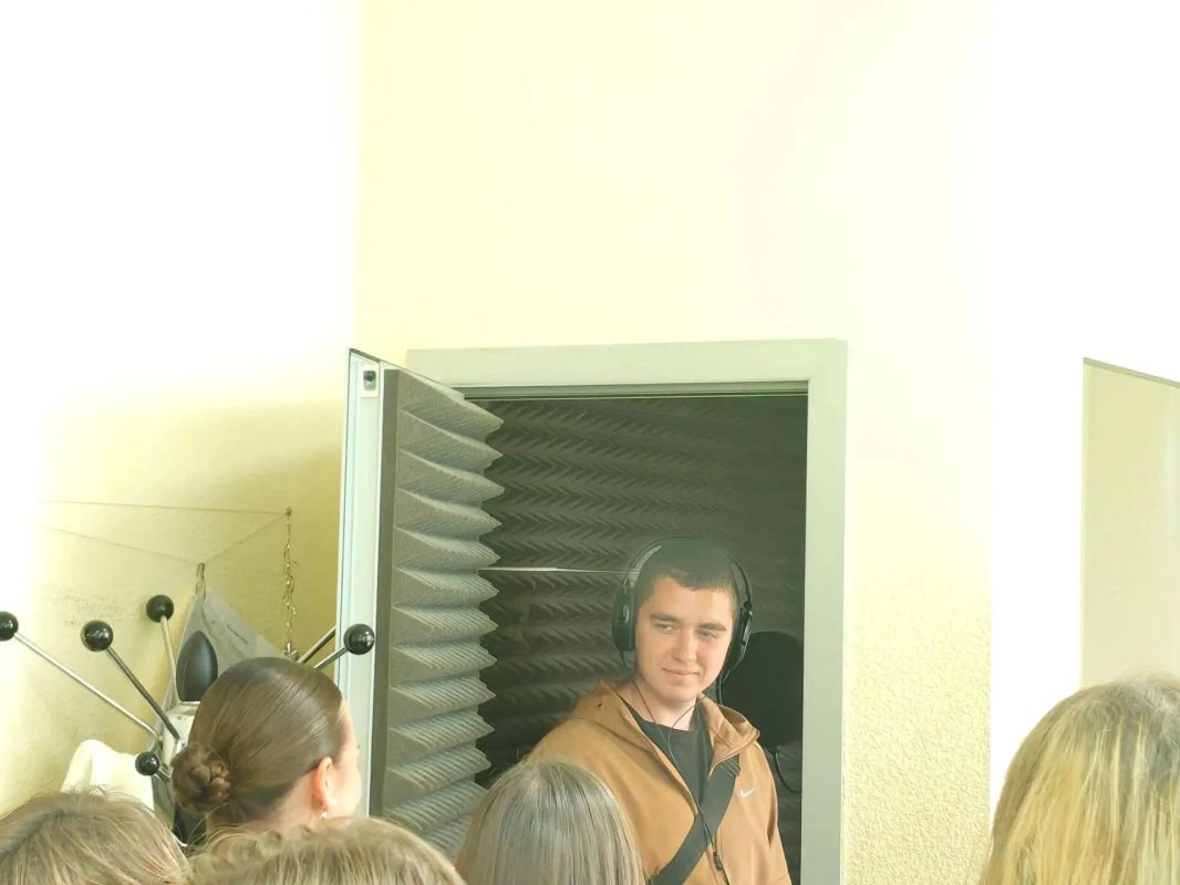 Активисты медиацентра «ДонНУЭТ ТВ» побывали с экскурсией на Первом Республиканском телеканале! Активисты медиацентра «ДонНУЭТ ТВ» побывали с экскурсией на Первом Республиканском телеканале!