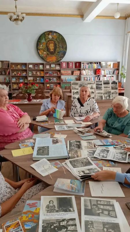 В рамках ежегодного Фестиваля книги и чтения «Читающая Республика», организованного Донецкой республиканской универсальной научной библиотекой имени Н.К. Крупской, в Зугрэсской библиотеке-филиале №3 состоялась презентация... В рамках ежегодного Фестиваля книги и чтения «Читающая Республика», организованного Донецкой республиканской универсальной научной библиотекой имени Н.К. Крупской, в Зугрэсской библиотеке-филиале №3 состоялась презентация...