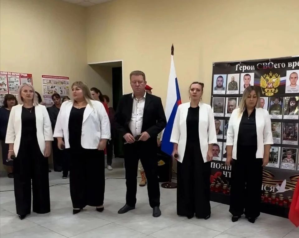 Евгений Поплавский: Сегодня в Троицко-Харцызске, в клубе «Шахтёр», прошла церемония открытия памятного знака жителям поселка, погибшим во время выполнения воинского долга в ходе СВО Евгений Поплавский: Сегодня в Троицко-Харцызске, в клубе «Шахтёр», прошла церемония открытия памятного знака жителям поселка, погибшим во время выполнения воинского долга в ходе СВО
