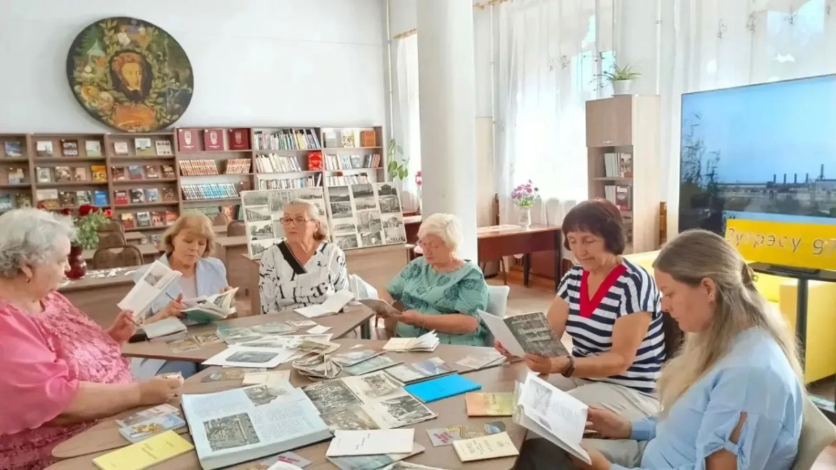 В рамках ежегодного Фестиваля книги и чтения «Читающая Республика», организованного Донецкой республиканской универсальной научной библиотекой имени Н.К. Крупской, в Зугрэсской библиотеке-филиале №3 состоялась презентация... В рамках ежегодного Фестиваля книги и чтения «Читающая Республика», организованного Донецкой республиканской универсальной научной библиотекой имени Н.К. Крупской, в Зугрэсской библиотеке-филиале №3 состоялась презентация...