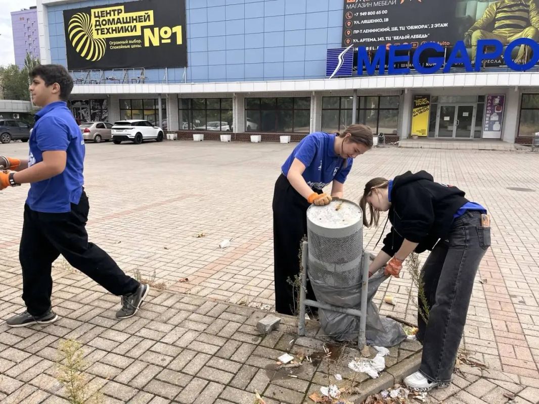Чистота и порядок: в Ворошиловском районе прошел масштабный субботник Чистота и порядок: в Ворошиловском районе прошел масштабный субботник