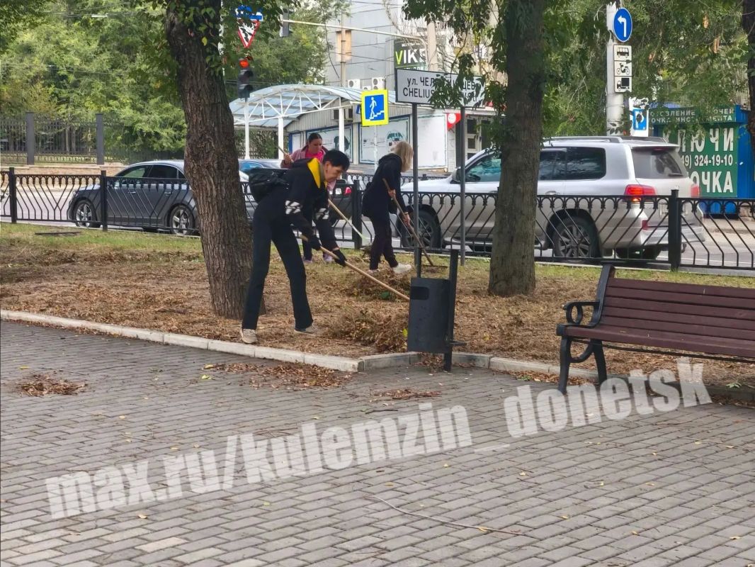 Активное участие в субботнике приняли и сотрудники администрации городского округа Донецк Активное участие в субботнике приняли и сотрудники администрации городского округа Донецк
