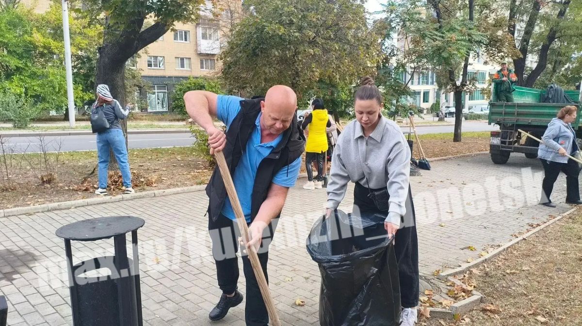 Активное участие в субботнике приняли и сотрудники администрации городского округа Донецк Активное участие в субботнике приняли и сотрудники администрации городского округа Донецк