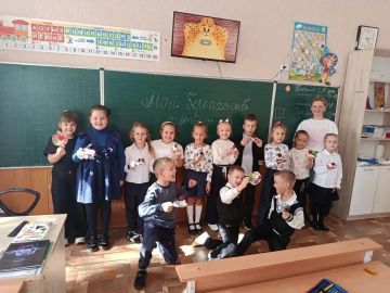 Библиотекарь центральной детской библиотеки провела творческую мастерскую "Кладовая идей" для учеников 1 класса ГБОУ СШ №1