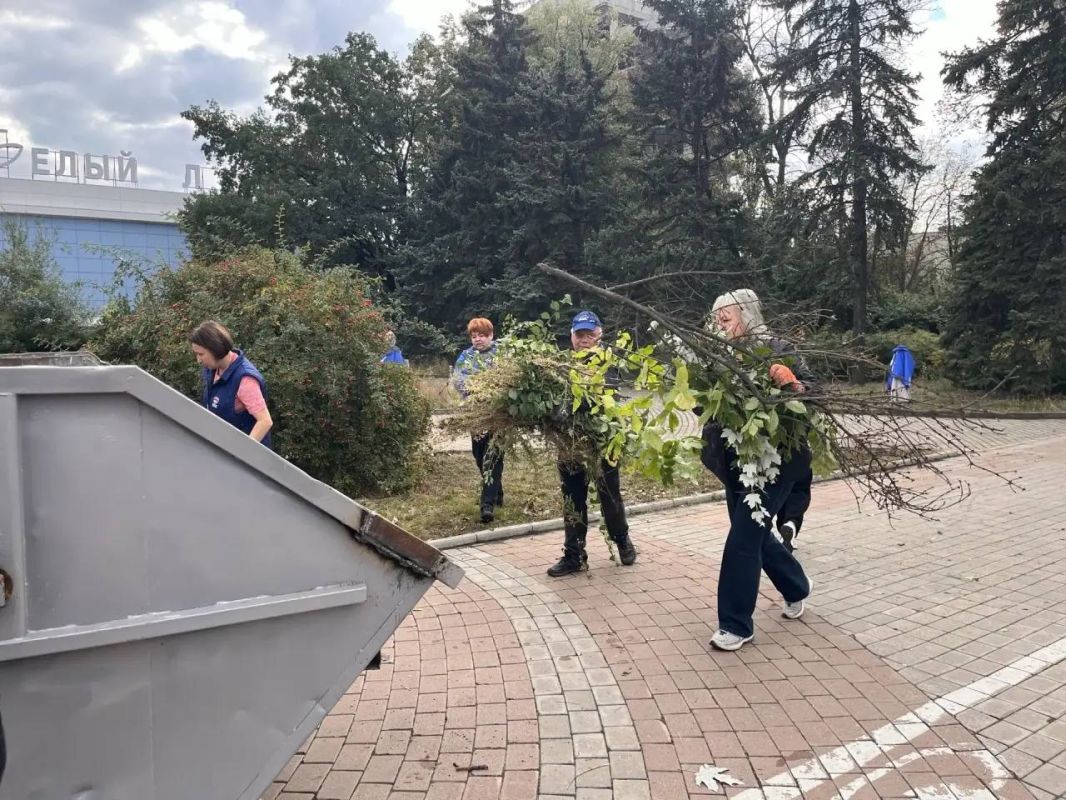 Чистота и порядок: в Ворошиловском районе прошел масштабный субботник Чистота и порядок: в Ворошиловском районе прошел масштабный субботник