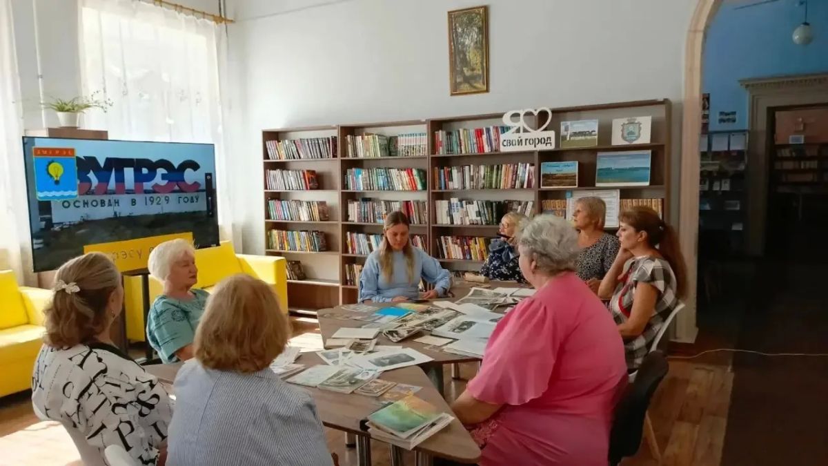 В рамках ежегодного Фестиваля книги и чтения «Читающая Республика», организованного Донецкой республиканской универсальной научной библиотекой имени Н.К. Крупской, в Зугрэсской библиотеке-филиале №3 состоялась презентация... В рамках ежегодного Фестиваля книги и чтения «Читающая Республика», организованного Донецкой республиканской универсальной научной библиотекой имени Н.К. Крупской, в Зугрэсской библиотеке-филиале №3 состоялась презентация...
