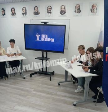 Сегодня начальник управления молодёжной политики администрации г. о. Донецк принял участие в судействе Отборочного этапа Студенческой Лиги Ораторов, которая прошла в Донецком филиале Президентской академии (РАНХиГС)