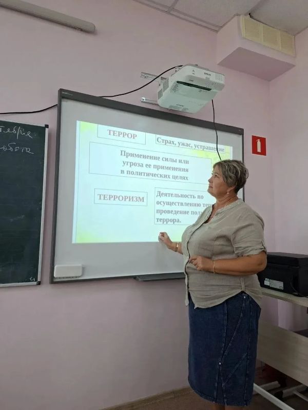 Безопасность начинается с сознательности: в Мангушской школе №1 прошла беседа о профилактике экстремизма Безопасность начинается с сознательности: в Мангушской школе №1 прошла беседа о профилактике экстремизма