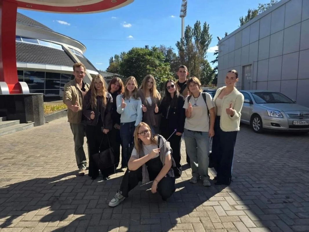 Активисты медиацентра «ДонНУЭТ ТВ» побывали с экскурсией на Первом Республиканском телеканале! Активисты медиацентра «ДонНУЭТ ТВ» побывали с экскурсией на Первом Республиканском телеканале!