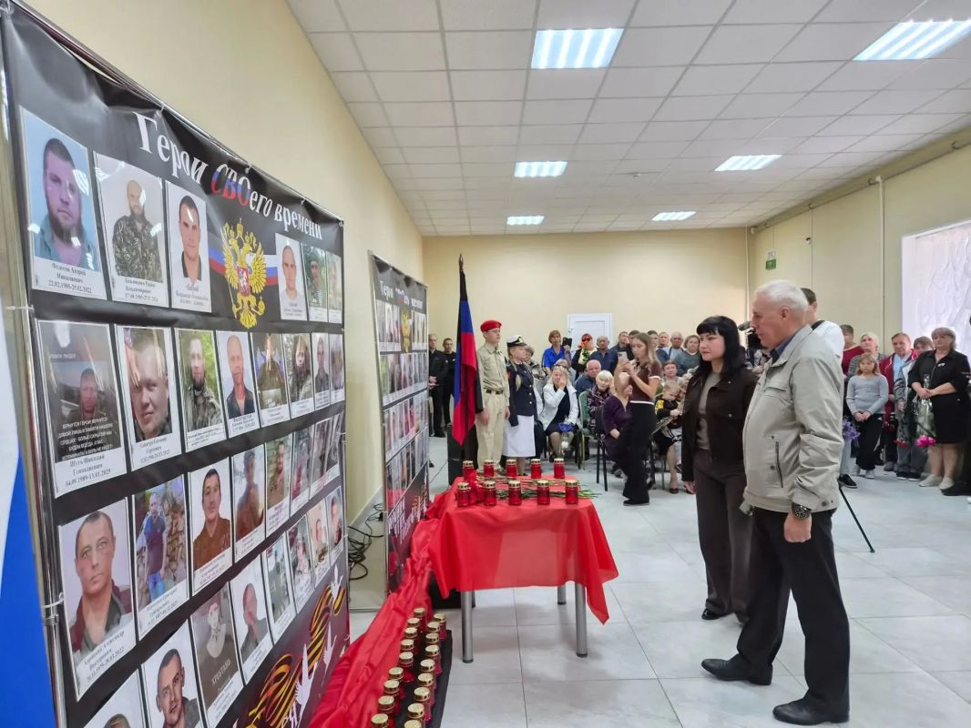 Евгений Поплавский: Сегодня в Троицко-Харцызске, в клубе «Шахтёр», прошла церемония открытия памятного знака жителям поселка, погибшим во время выполнения воинского долга в ходе СВО Евгений Поплавский: Сегодня в Троицко-Харцызске, в клубе «Шахтёр», прошла церемония открытия памятного знака жителям поселка, погибшим во время выполнения воинского долга в ходе СВО