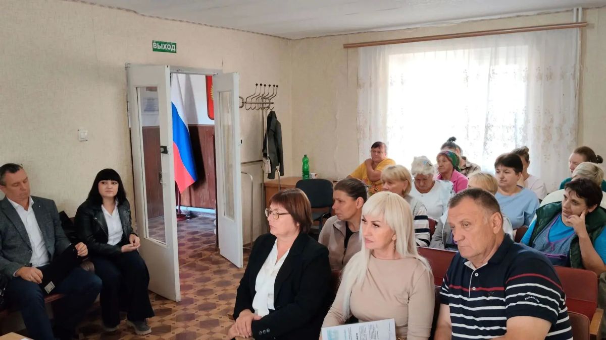 В селе Василевка Амвросиевского округа появилась единая точка получения финансовых и государственных услуг В селе Василевка Амвросиевского округа появилась единая точка получения финансовых и государственных услуг