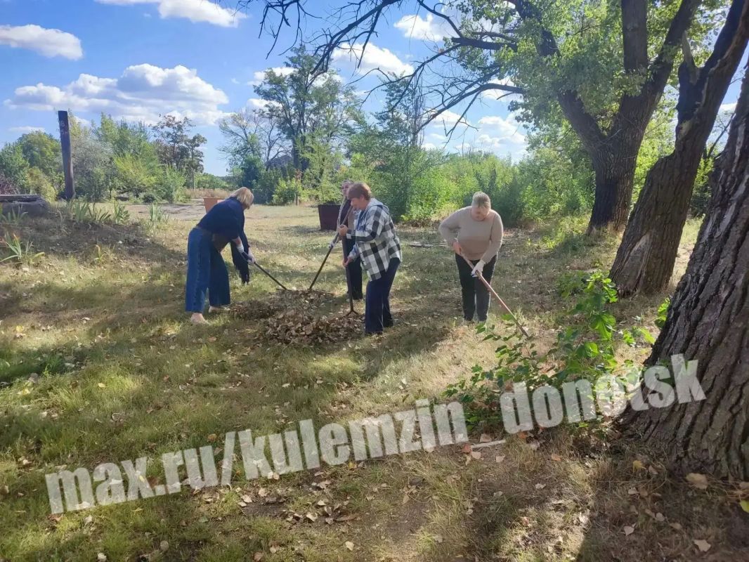 Алексей Кулемзин: Сотрудники управления образования и образовательных организаций приняли активное участие в субботнике! Алексей Кулемзин: Сотрудники управления образования и образовательных организаций приняли активное участие в субботнике!