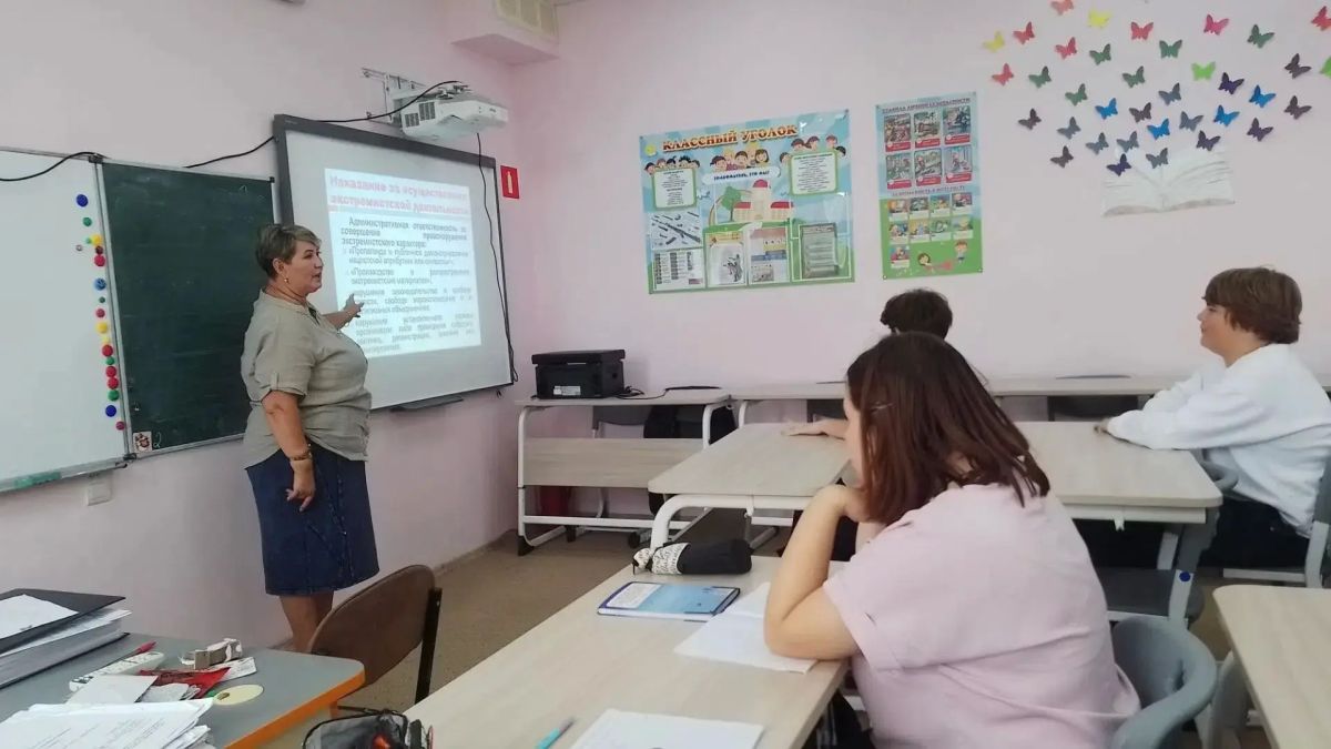 Безопасность начинается с сознательности: в Мангушской школе №1 прошла беседа о профилактике экстремизма Безопасность начинается с сознательности: в Мангушской школе №1 прошла беседа о профилактике экстремизма
