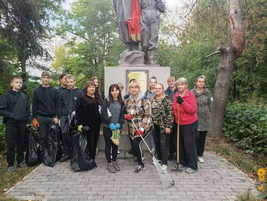 Елена Рязанцева: Самое активное участие в общегородском субботнике приняли сотрудники образования Пролетарского района! Елена Рязанцева: Самое активное участие в общегородском субботнике приняли сотрудники образования Пролетарского района!