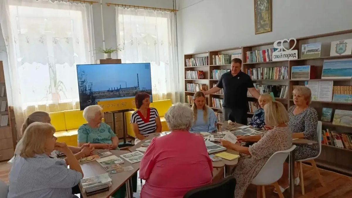 В рамках ежегодного Фестиваля книги и чтения «Читающая Республика», организованного Донецкой республиканской универсальной научной библиотекой имени Н.К. Крупской, в Зугрэсской библиотеке-филиале №3 состоялась презентация... В рамках ежегодного Фестиваля книги и чтения «Читающая Республика», организованного Донецкой республиканской универсальной научной библиотекой имени Н.К. Крупской, в Зугрэсской библиотеке-филиале №3 состоялась презентация...