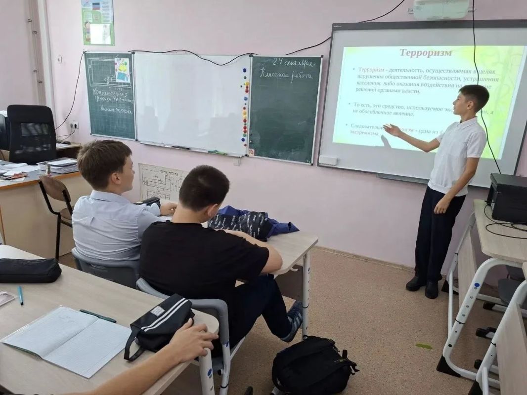 Безопасность начинается с сознательности: в Мангушской школе №1 прошла беседа о профилактике экстремизма Безопасность начинается с сознательности: в Мангушской школе №1 прошла беседа о профилактике экстремизма
