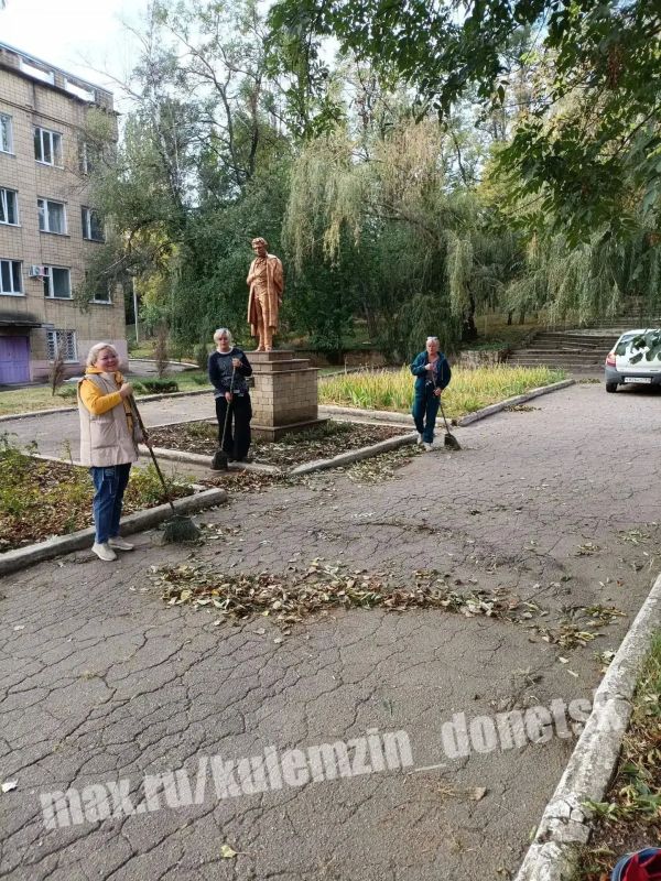 Алексей Кулемзин: Сотрудники управления образования и образовательных организаций приняли активное участие в субботнике! Алексей Кулемзин: Сотрудники управления образования и образовательных организаций приняли активное участие в субботнике!
