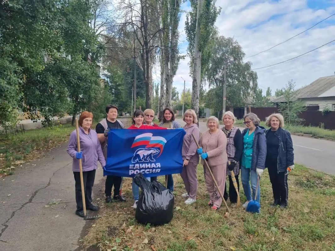 Елена Рязанцева: Самое активное участие в общегородском субботнике приняли сотрудники образования Пролетарского района!