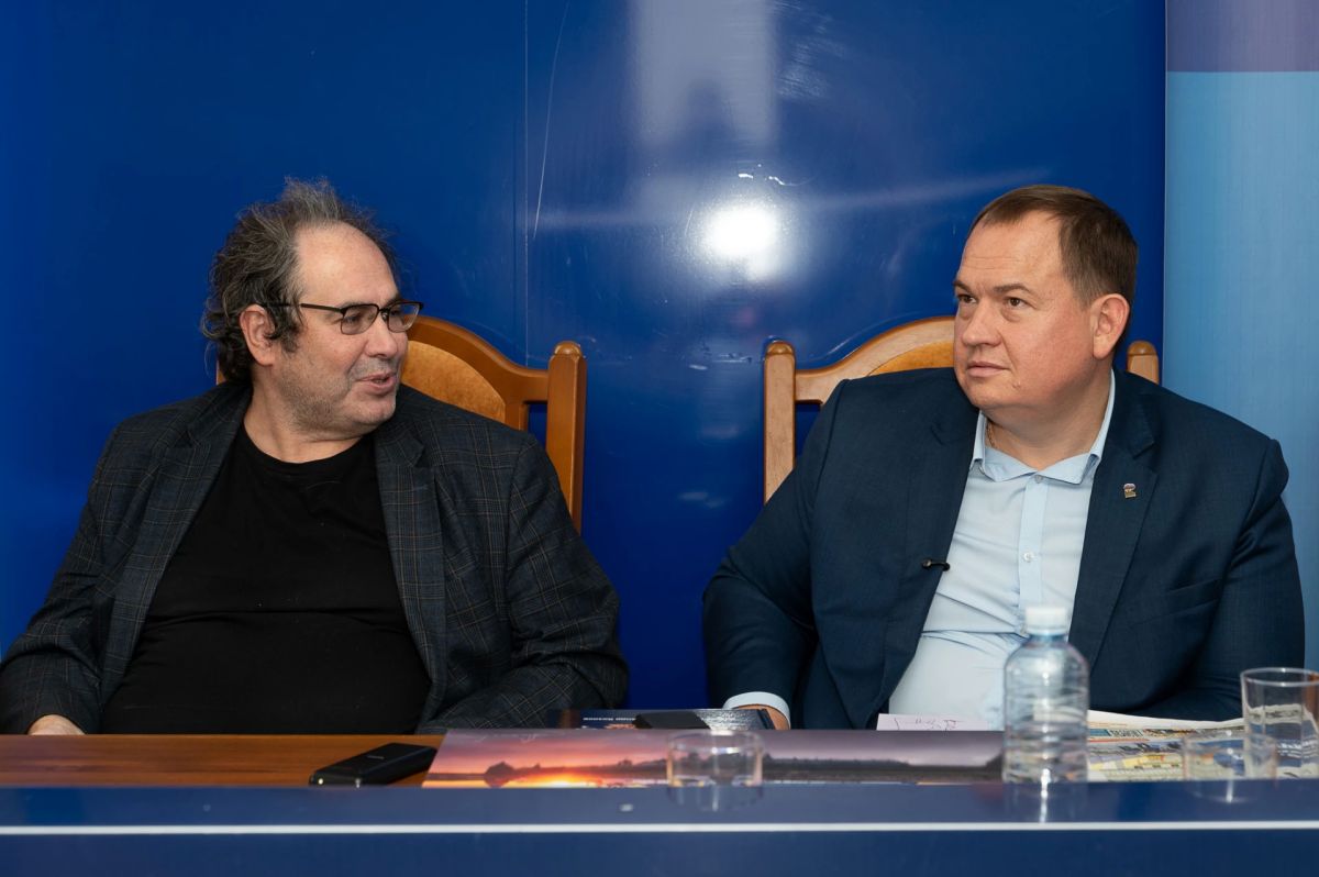 Главред «Литературной газеты» Максим Замшев: источник русской правды – здесь, в Донбассе Главред «Литературной газеты» Максим Замшев: источник русской правды – здесь, в Донбассе