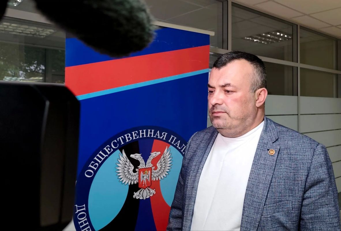 Председатель Общественной палаты ДНР Александр Кофман обратил внимание на ситуацию вокруг первого зампреда ДУМ РФ Дамира Мухетдинова, которого 22 сентября наградили медалью «За заслуги перед уммой Донбасса» Председатель Общественной палаты ДНР Александр Кофман обратил внимание на ситуацию вокруг первого зампреда ДУМ РФ Дамира Мухетдинова, которого 22 сентября наградили медалью «За заслуги перед уммой Донбасса»