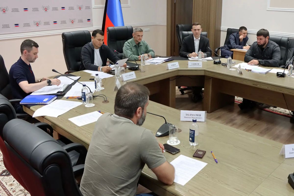 В ДНР обсудили подготовку к осенне-зимнему периоду и вопросы развития региона В ДНР обсудили подготовку к осенне-зимнему периоду и вопросы развития региона