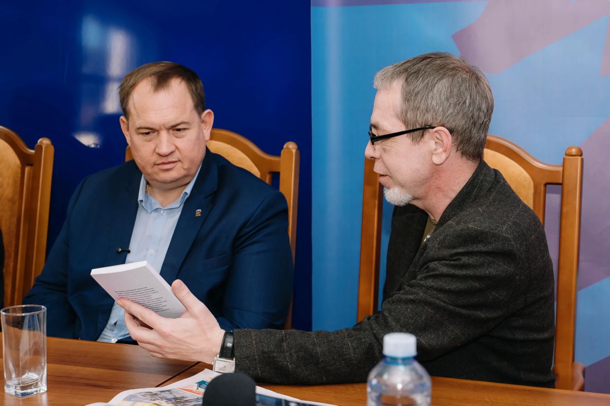Главред «Литературной газеты» Максим Замшев: источник русской правды – здесь, в Донбассе Главред «Литературной газеты» Максим Замшев: источник русской правды – здесь, в Донбассе