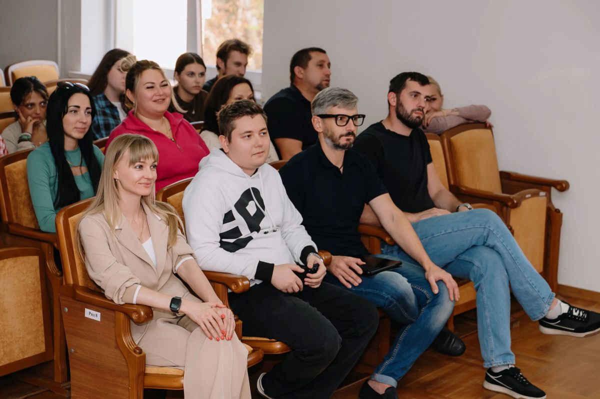 Главред «Литературной газеты» Максим Замшев: источник русской правды – здесь, в Донбассе Главред «Литературной газеты» Максим Замшев: источник русской правды – здесь, в Донбассе