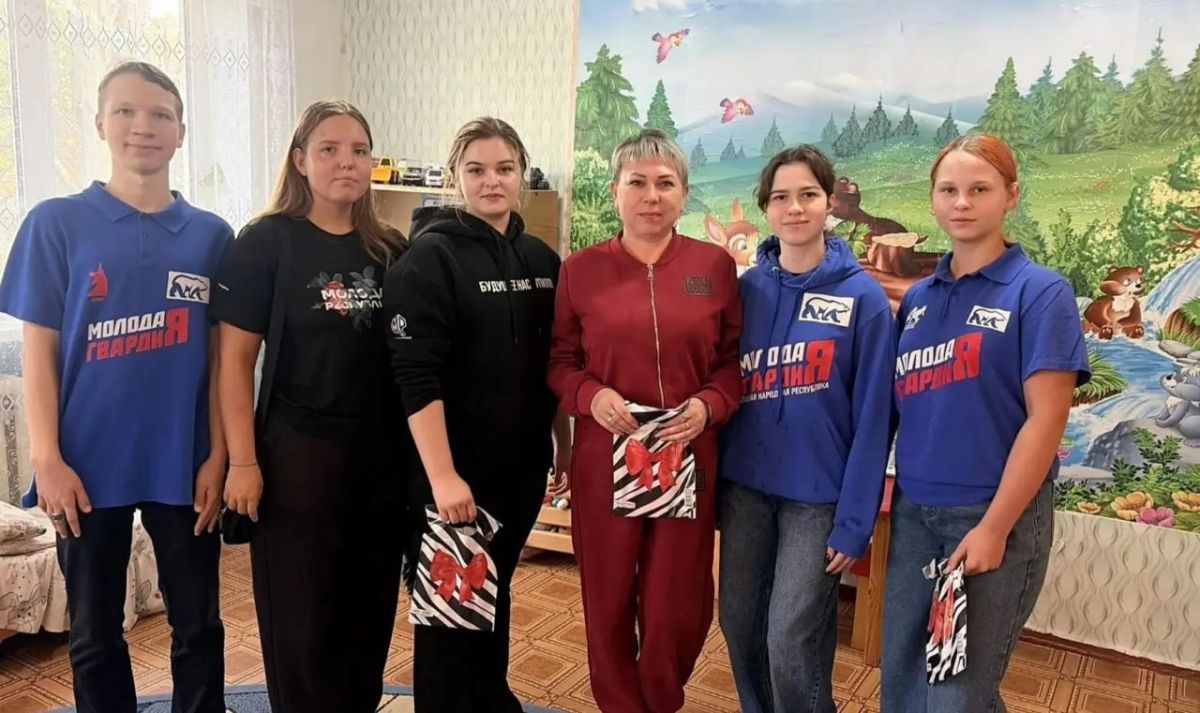 В Ждановке поздравили сотрудников детского сада В Ждановке поздравили сотрудников детского сада