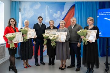 Дмитрий Чернышенко и Сергей Кравцов поздравили работников сферы дошкольного образования