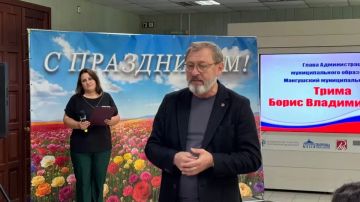 Спасибо за детские улыбки: в Мангушском округе поздравили воспитателей