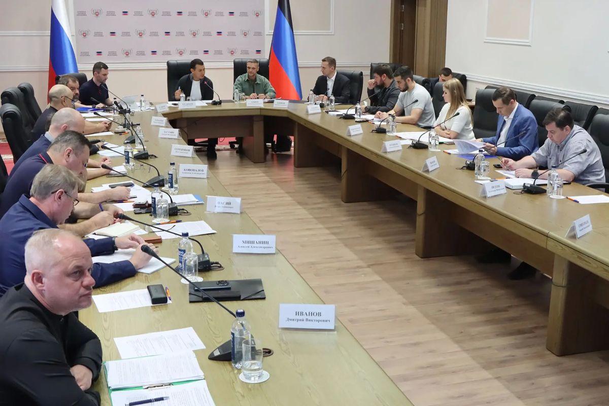 В ДНР обсудили подготовку к осенне-зимнему периоду и вопросы развития региона В ДНР обсудили подготовку к осенне-зимнему периоду и вопросы развития региона