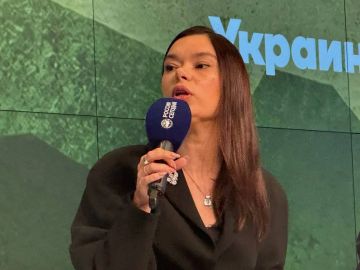 На форсайт-форуме "СВО и Третья мировая" выступает поэтесса Анна РЕВЯКИНА