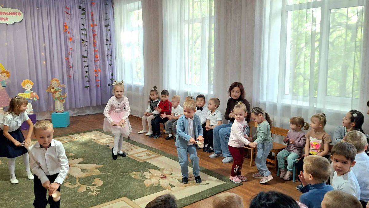 В Снежном отметили День воспитателя и дошкольного работника В Снежном отметили День воспитателя и дошкольного работника