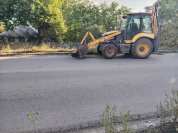 В Снежном продолжаются работы по уборке дорог
