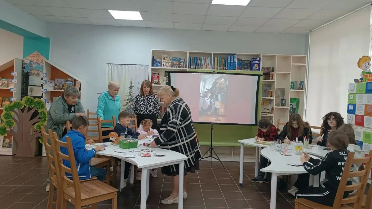 Творческий час «Рыжее настроение: рисуем, играем, читаем вместе!» Творческий час «Рыжее настроение: рисуем, играем, читаем вместе!»