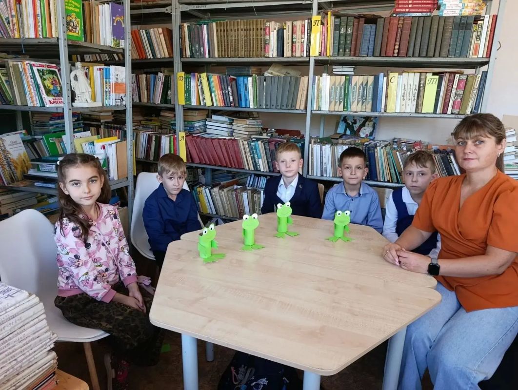 В детской библиотеке Ждановки прошел экологический мастер-класс В детской библиотеке Ждановки прошел экологический мастер-класс