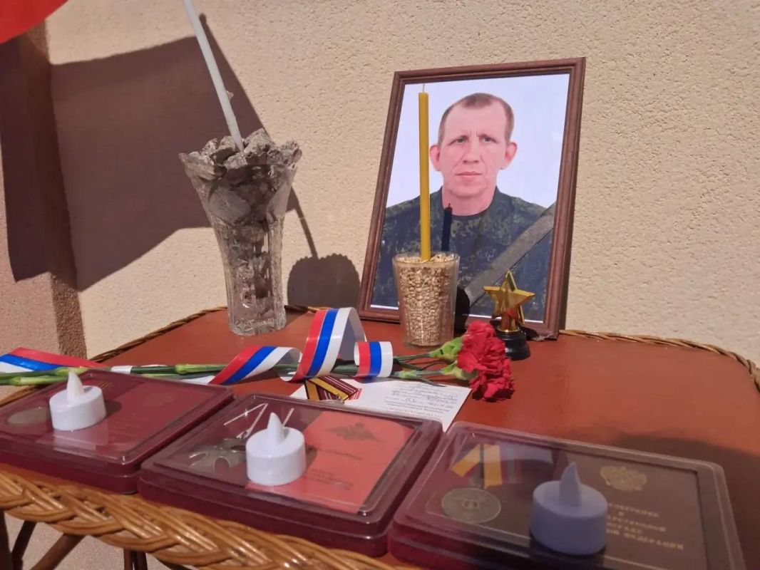 Ещё одна алая звезда теперь горит в селе Безыменное Ещё одна алая звезда теперь горит в селе Безыменное