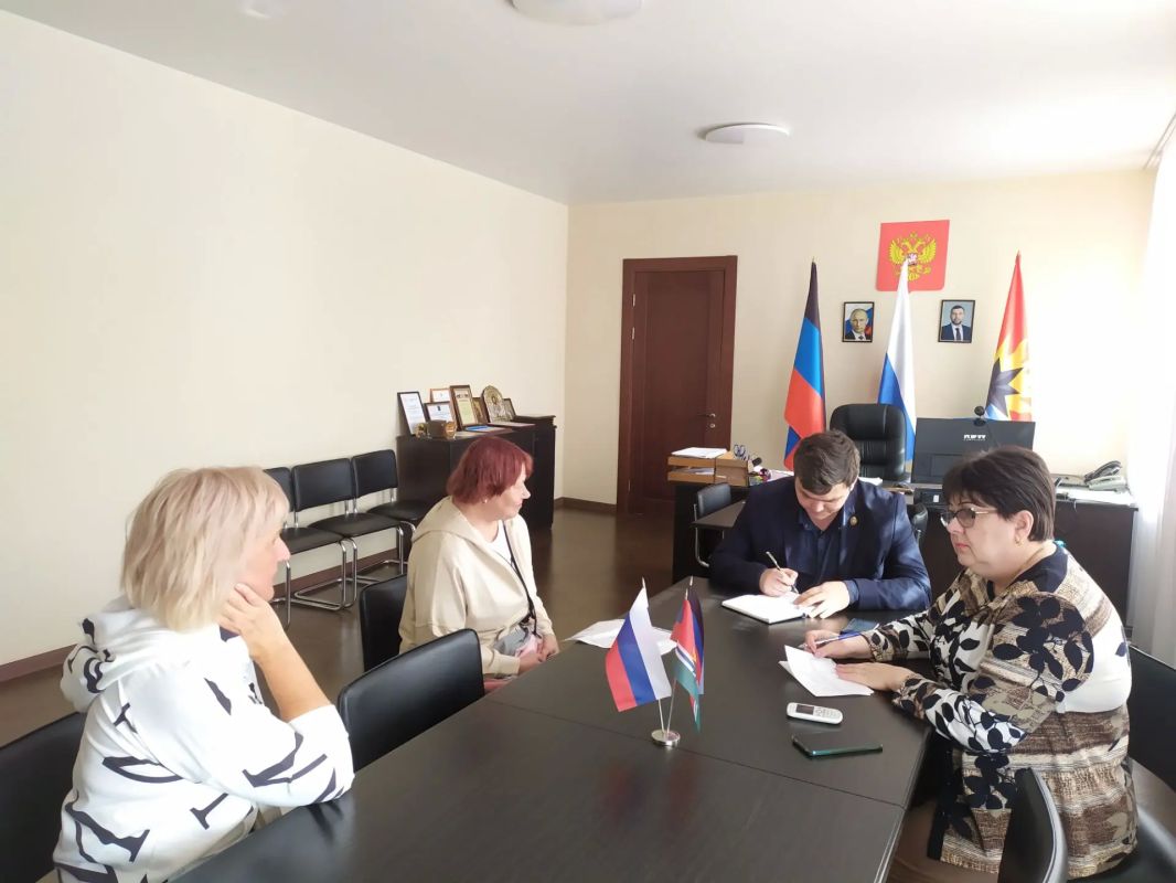 28 сентября 2026 года, Глава муниципального образования городской округ Торез Артем Чесноков провел прием населения по личным вопросам 28 сентября 2026 года, Глава муниципального образования городской округ Торез Артем Чесноков провел прием населения по личным вопросам
