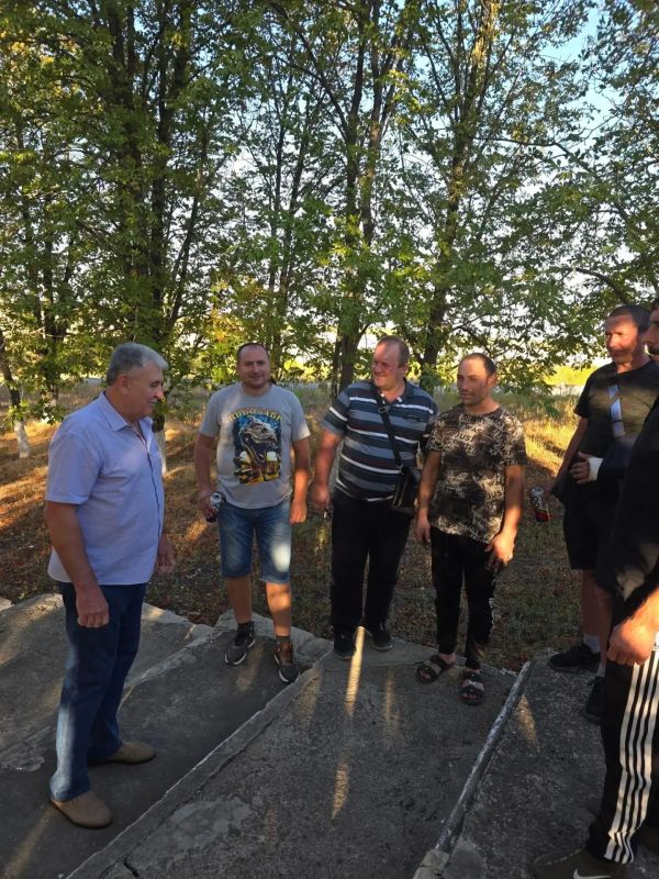 Депутат Амвросиевского муниципального совета Григорий Глуменко провел встречу с коллективом ООО «Прогресс»
