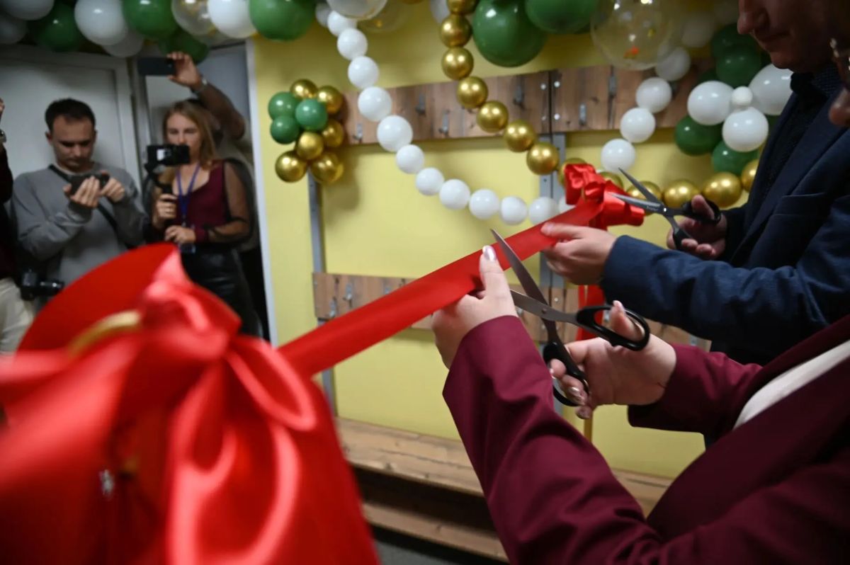 Подарок к годовщине: в Шахтерске открылась модельная библиотека «Сказания о земле Донбасса» Подарок к годовщине: в Шахтерске открылась модельная библиотека «Сказания о земле Донбасса»