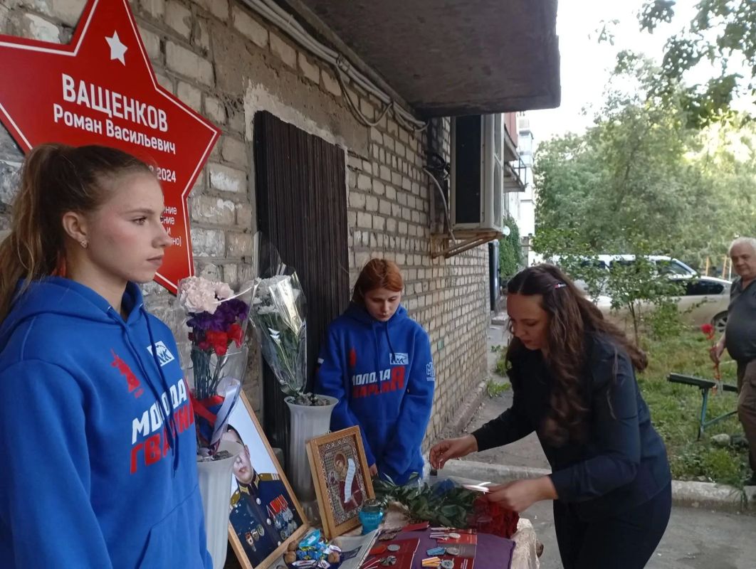 Николай Руппель: Вместе с первым заместителем главы администрации округа Юлией Рачек приняли участие в открытии в Ясиноватой «Звезды героя» в память о погибшем защитнике России Романе Ващенкове Николай Руппель: Вместе с первым заместителем главы администрации округа Юлией Рачек приняли участие в открытии в Ясиноватой «Звезды героя» в память о погибшем защитнике России Романе Ващенкове