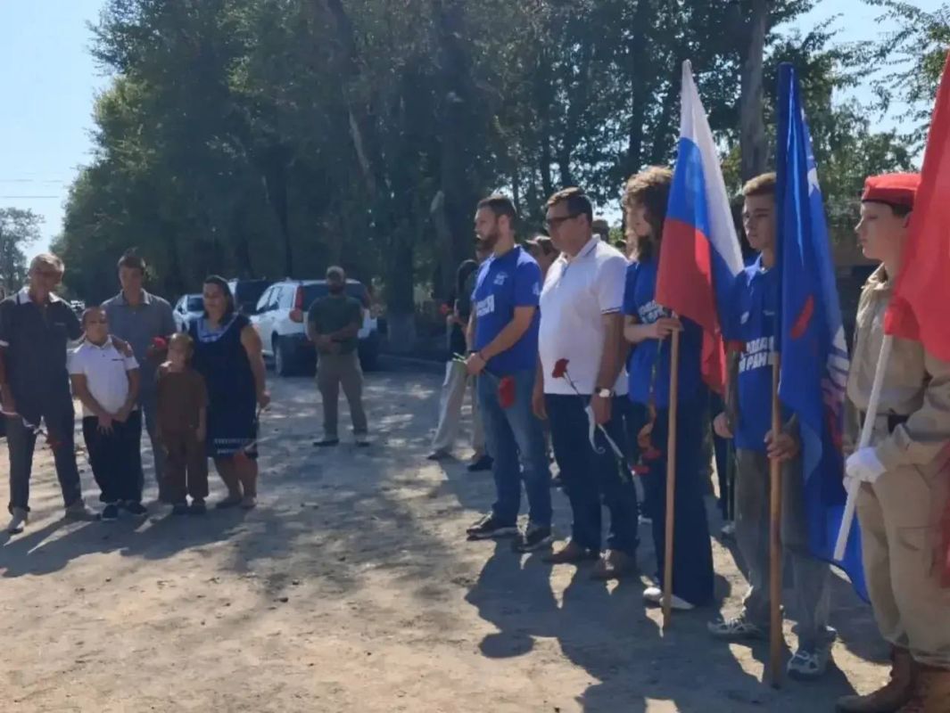 Свет, который не гаснет. В Седово, на стене дома, где жил участник СВО, награжденный Орденом Мужества (посмертно), Крамаренко Владимир зажглась новая Звезда Свет, который не гаснет. В Седово, на стене дома, где жил участник СВО, награжденный Орденом Мужества (посмертно), Крамаренко Владимир зажглась новая Звезда