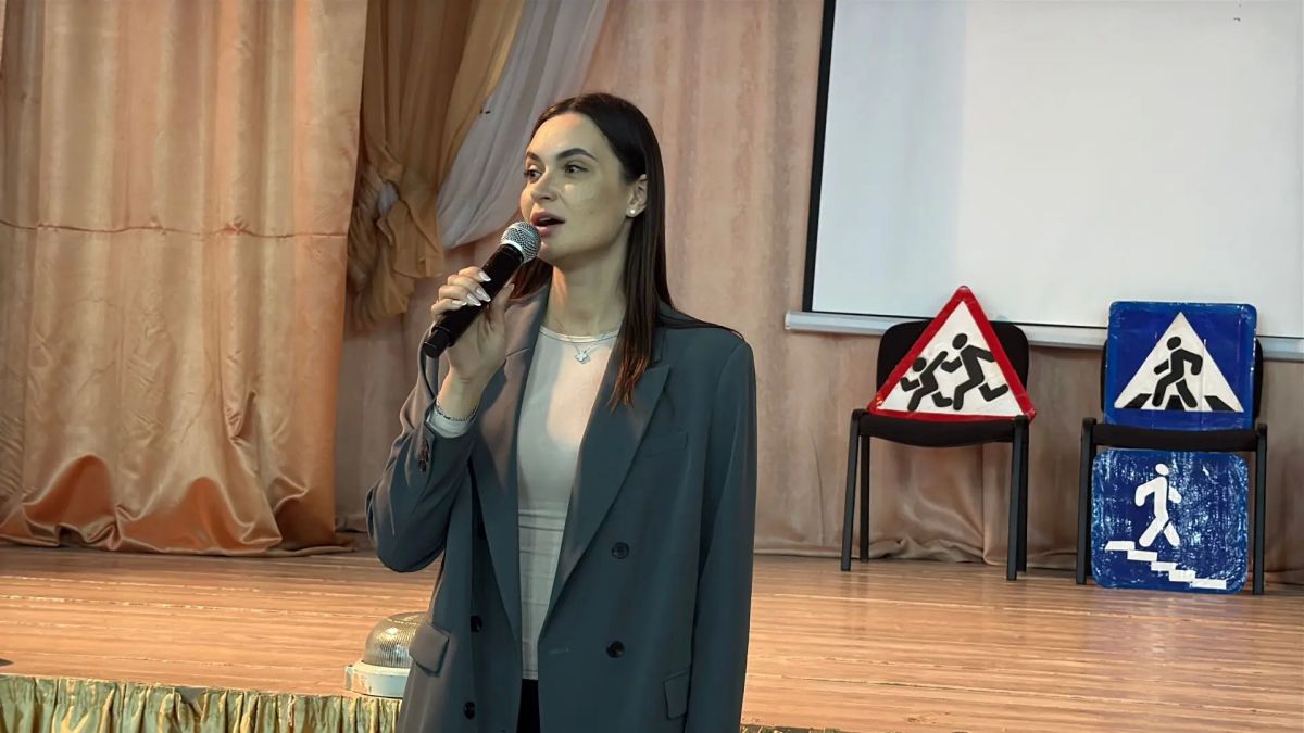 Таисия Чернявская посетила театрализованный урок по ПДД для донецких школьников Таисия Чернявская посетила театрализованный урок по ПДД для донецких школьников