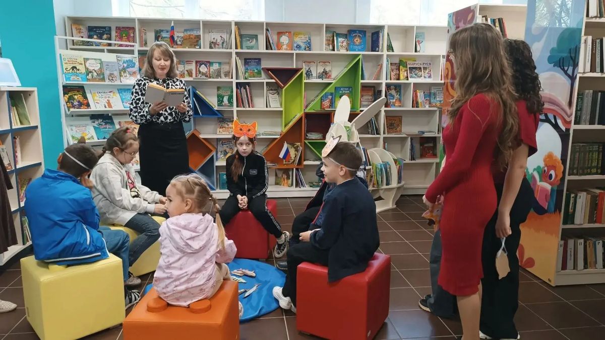 Творческий час «Рыжее настроение: рисуем, играем, читаем вместе!» Творческий час «Рыжее настроение: рисуем, играем, читаем вместе!»
