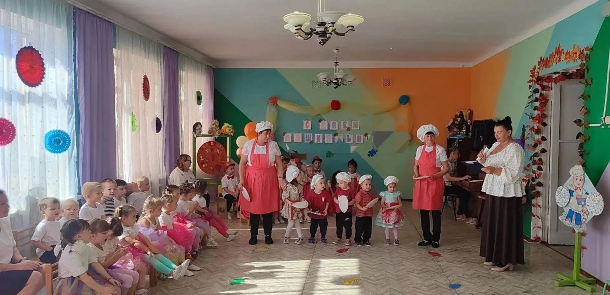25 сентября воспитанники ГБДОУ «Кальчикский детский сад Володарского м. о.» ДНР поздравили всех сотрудников с профессиональным праздником — Днём воспитателя и всех дошкольных работников 25 сентября воспитанники ГБДОУ «Кальчикский детский сад Володарского м. о.» ДНР поздравили всех сотрудников с профессиональным праздником — Днём воспитателя и всех дошкольных работников