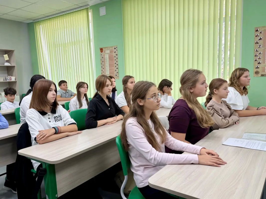 Большая страна начинается со школьного звонка!