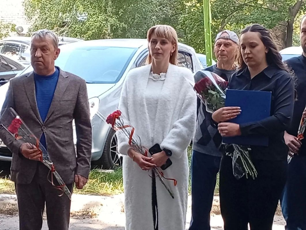 Николай Руппель: Вместе с первым заместителем главы администрации округа Юлией Рачек приняли участие в открытии в Ясиноватой «Звезды героя» в память о погибшем защитнике России Романе Ващенкове Николай Руппель: Вместе с первым заместителем главы администрации округа Юлией Рачек приняли участие в открытии в Ясиноватой «Звезды героя» в память о погибшем защитнике России Романе Ващенкове