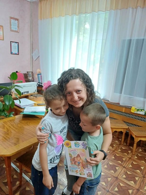 В Снежном отметили День воспитателя и дошкольного работника В Снежном отметили День воспитателя и дошкольного работника